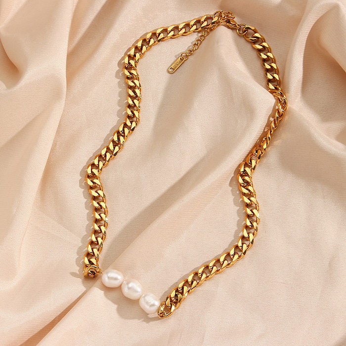 Collar de acero inoxidable con cadena de eslabones cubanos y tres perlas de agua dulce, chapado en oro de 18 quilates