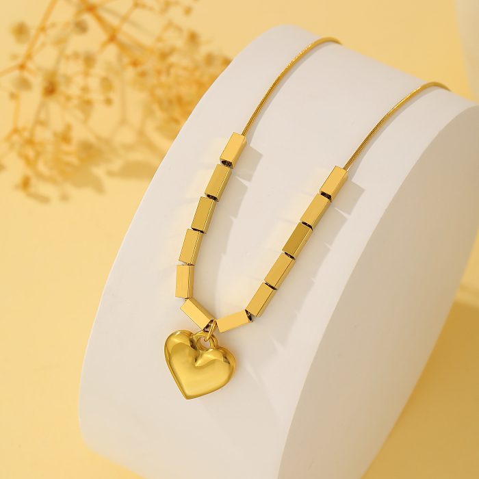 Elegante Streetwear-Halskette mit Anhänger in Herzform und römischer Ziffer aus Edelstahl mit 18-Karat-Vergoldung