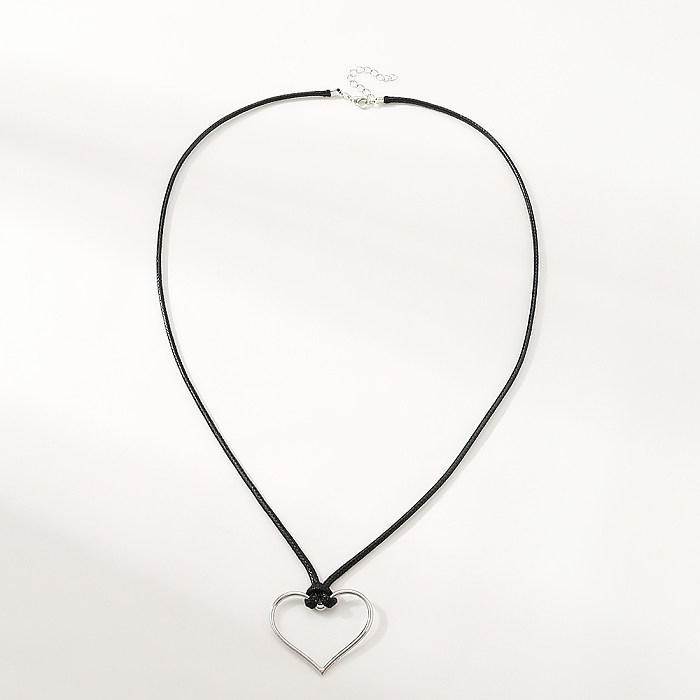Collier pendentif en alliage d'acier inoxydable, Style classique, en forme de cœur, plaqué argent, corde en cuir, plaqué argent