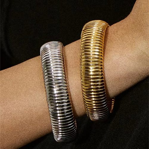 Bracelet plaqué acier au titane de couleur unie de style classique