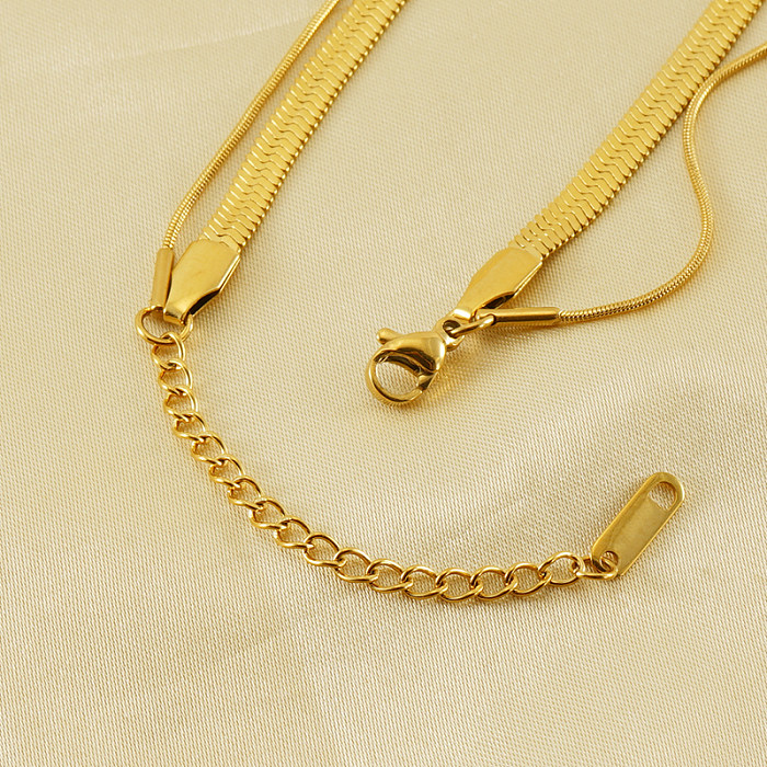 Estilo simple Estilo clásico Color sólido Chapado en capas de acero inoxidable Collares en capas chapados en oro de 18 quilates