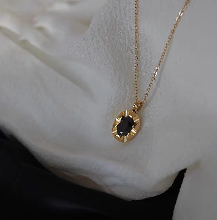 Elegante collar con colgante chapado en oro de 18 quilates con incrustaciones de diamantes de imitación artificiales ovalados de estilo vintage