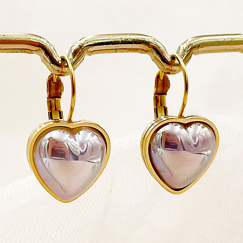 1 par de pendientes colgantes chapados en oro con forma de corazón dulce de princesa con incrustaciones de concha de acero inoxidable