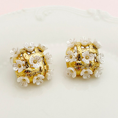 1 par de brincos de orelha banhados a ouro com flor artística doce e polimento de aço inoxidável