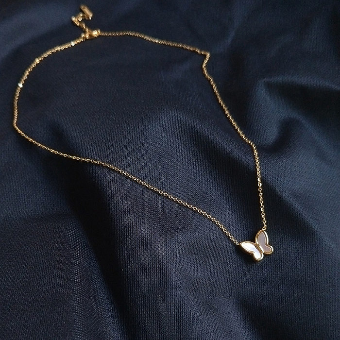Schlichte Halskette mit Schmetterlingsanhänger und Muschelanhänger aus Edelstahl