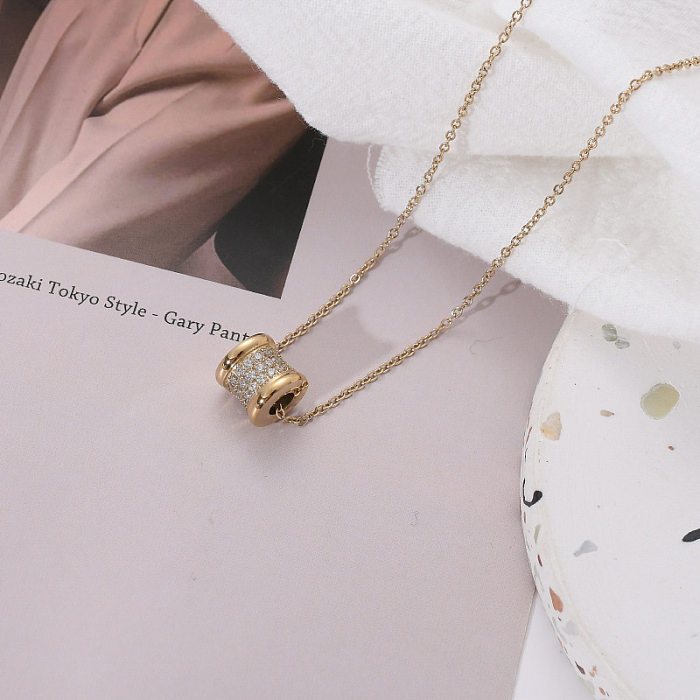 Collar con colgante chapado en oro chapado en oro rosa con incrustaciones de circonio geométrico de acero inoxidable elegante para mujer