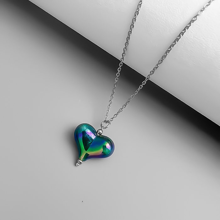 Collier pendentif en chaîne acrylique en acier inoxydable en forme de cœur de style simple