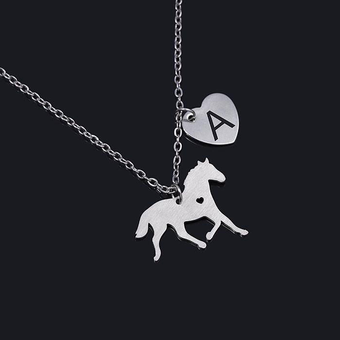 Collier avec pendentif en acier inoxydable, style classique et simple, avec lettres et chevaux