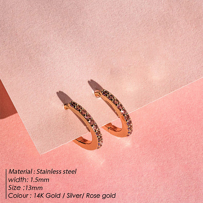 1 par de pendientes chapados en oro de 14 quilates con diamantes de imitación de acero inoxidable con incrustaciones redondas de estilo simple