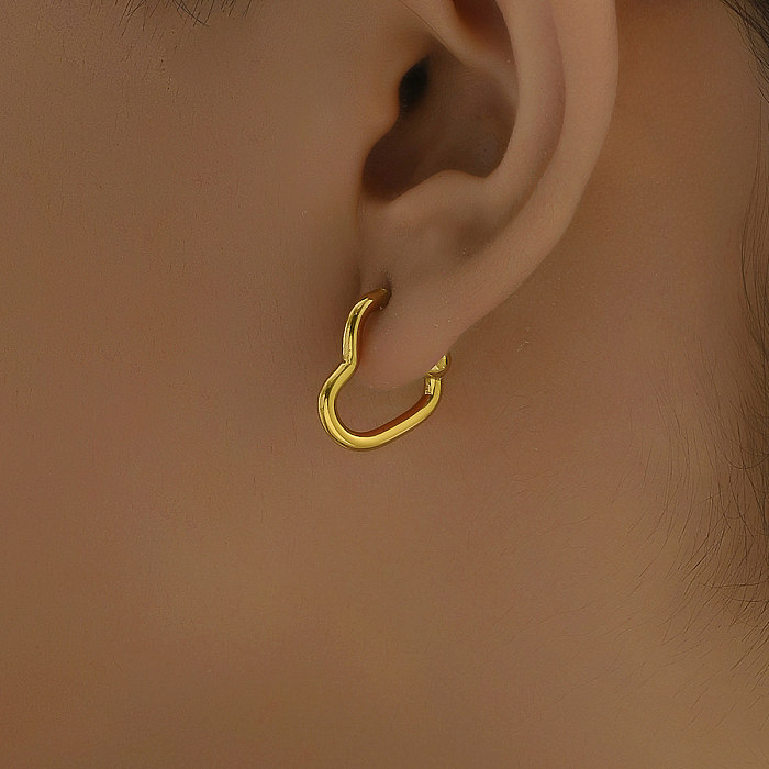 1 par de pinos de orelha de aço inoxidável em formato de coração estilo IG