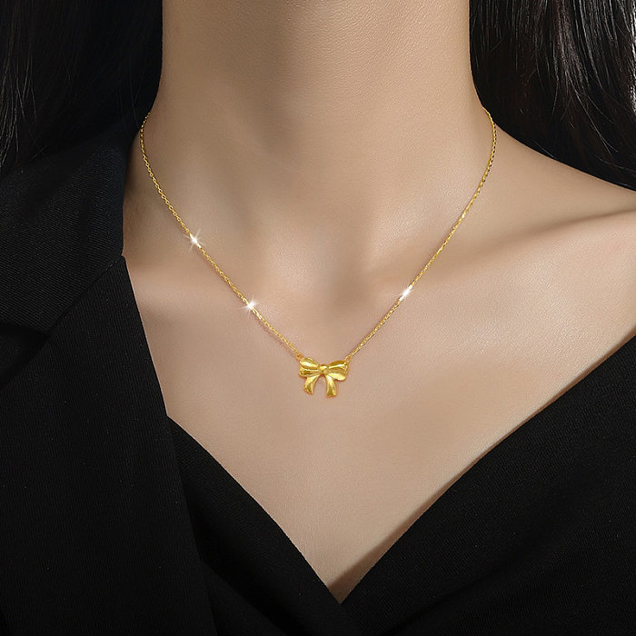 Einfache Halskette mit Schleifenknoten-Anhänger aus Edelstahl, verkupfert und vergoldet