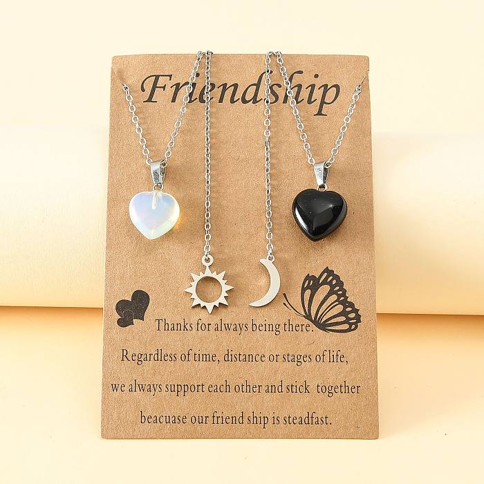 Cadena de clavícula de piedra natural en forma de corazón con tarjeta de amistad de sol y luna de acero inoxidable a la moda