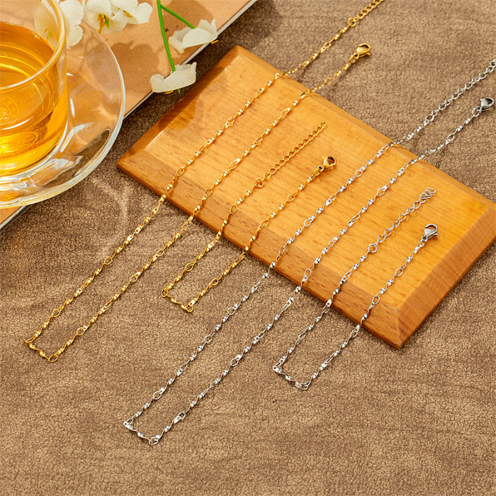 قلادة كاجوال بسيطة الطراز كلاسيكية اللون مصنوعة من الفولاذ المقاوم للصدأ المطلي بالذهب والفولاذ المقاوم للصدأ