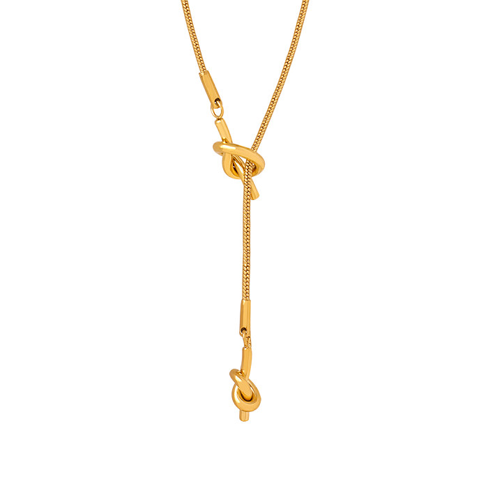 Einfache Halskette mit Anhänger aus einfarbigem Edelstahl mit 18-Karat-Vergoldung in loser Schüttung