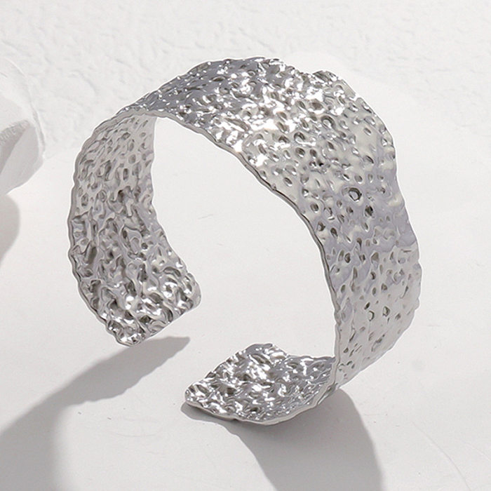 Brazalete con revestimiento irregular de acero y titanio con diseño de cachemira y moda, 1 pieza