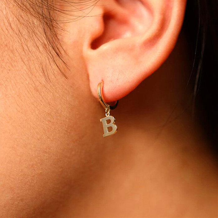 1 paire de boucles d'oreilles pendantes plaquées en acier inoxydable avec lettres de Style Simple
