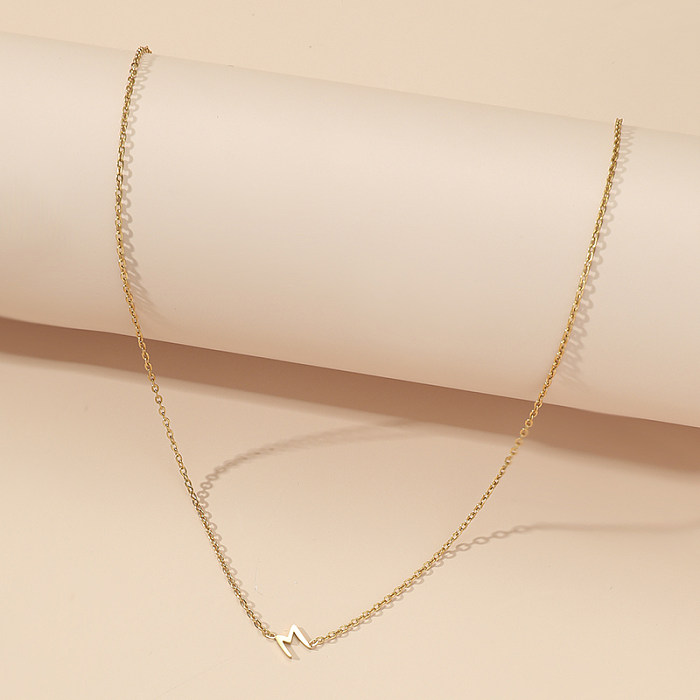 Collar chapado en oro de 18 quilates con revestimiento de pulido de acero inoxidable con letras de estilo simple