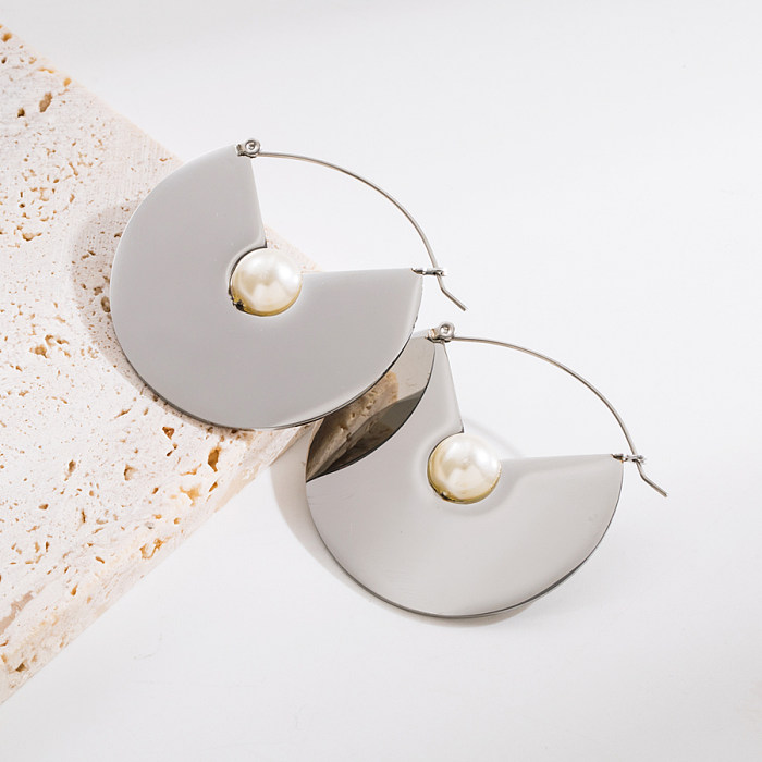 1 par de pendientes chapados en perlas de acero inoxidable con borlas de moda exageradas