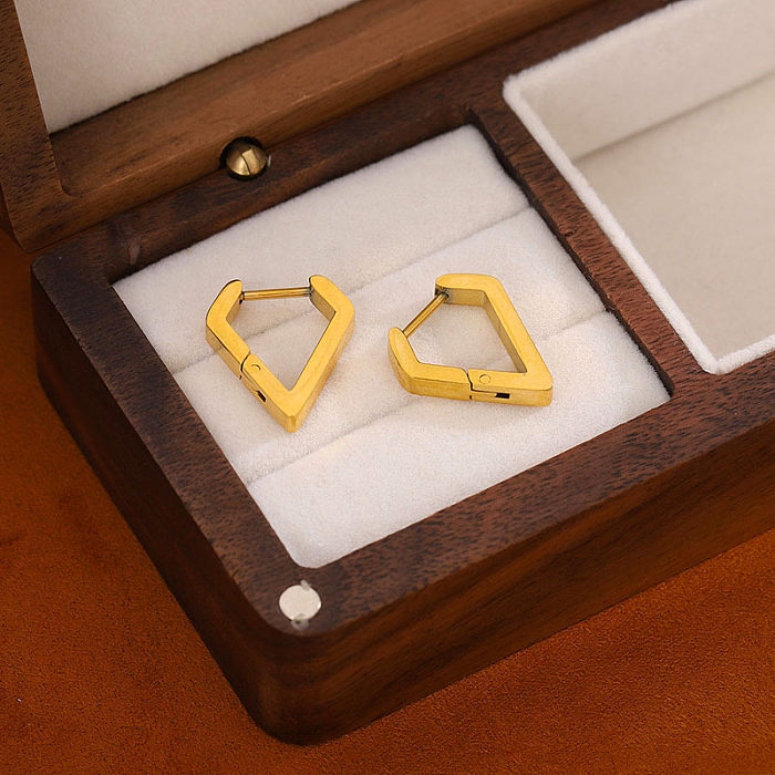 1 Paar lässiger, schlichter Stil, U-förmige, herzförmige, verdrehte Edelstahl-Ohrringe mit 18-Karat-Vergoldung