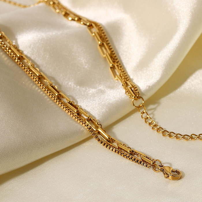 Modische geometrische Halsketten aus Edelstahl mit mehreren Lagen. Vergoldete Halsketten aus Edelstahl