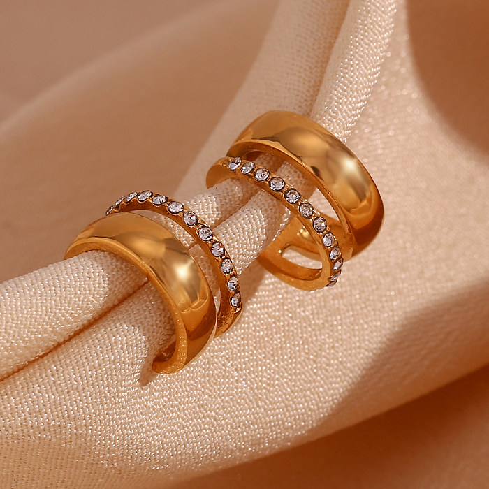 1 par casual estilo simples em forma de C chapeamento embutido strass de aço inoxidável 18K punhos de orelha banhados a ouro