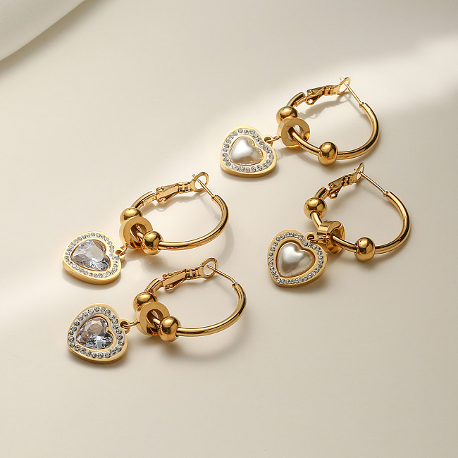1 par elegante señora estilo Simple forma de corazón chapado incrustaciones de acero inoxidable perlas artificiales circón pendientes de gota chapados en oro de 18K