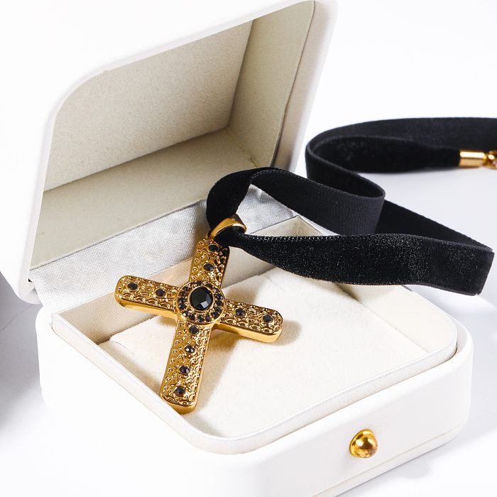 Collier pendentif plaqué or 18 carats avec incrustation de placage en acier inoxydable et croix de transport de style simple