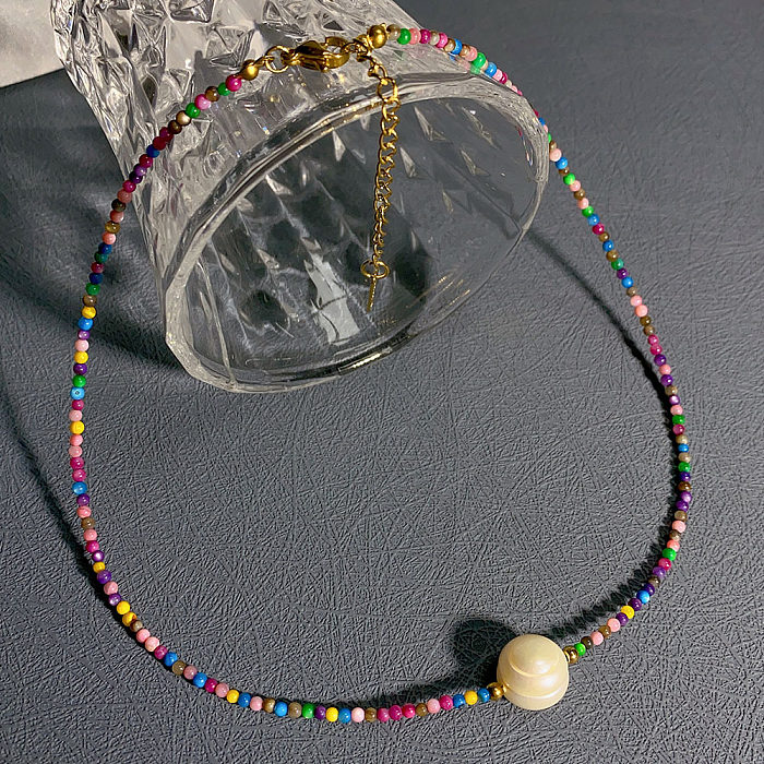 Schlichte geometrische Edelstahl-Halskette mit Süßwasserperlenbeschichtung