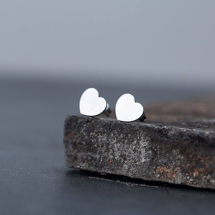 Boucles d'oreilles simples en acier inoxydable en forme de cœur, vente en gros