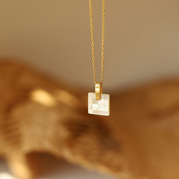 قلادة كاجوال بسيطة الشكل مربعة من الفولاذ المقاوم للصدأ مطلية بالذهب عيار 18 قيراط ثلاثية الأبعاد