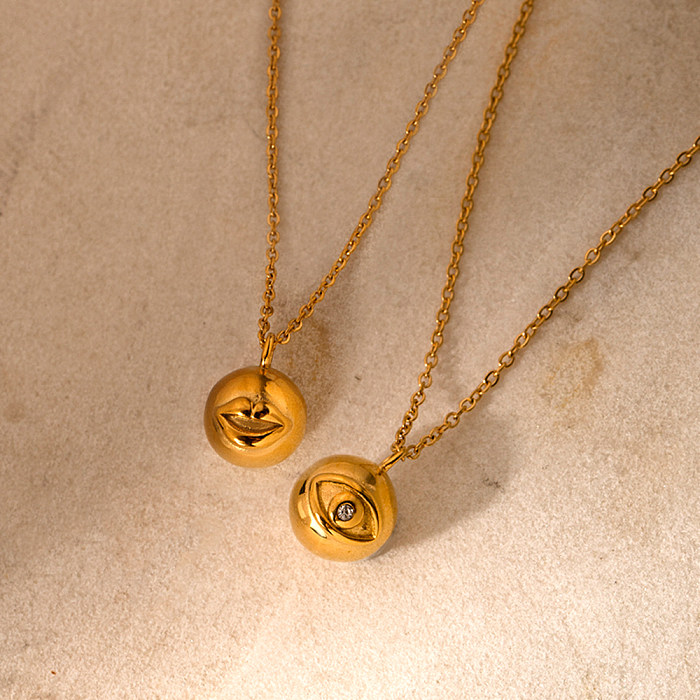 Collar chapado en oro de 18 quilates con revestimiento de acero inoxidable con labios de estilo simple