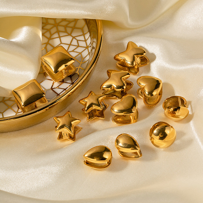 زوج واحد من أقراط الأذن المطلية بالذهب عيار 1 قيراط المصنوعة من الفولاذ المقاوم للصدأ المطلي بالألوان الصلبة بتصميم كلاسيكي