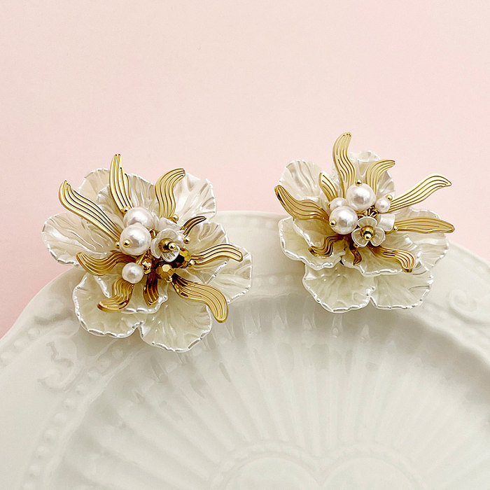 1 Paar elegante, vergoldete Ohrstecker mit Blumen-Polierbeschichtung aus Edelstahl im Vintage-Stil