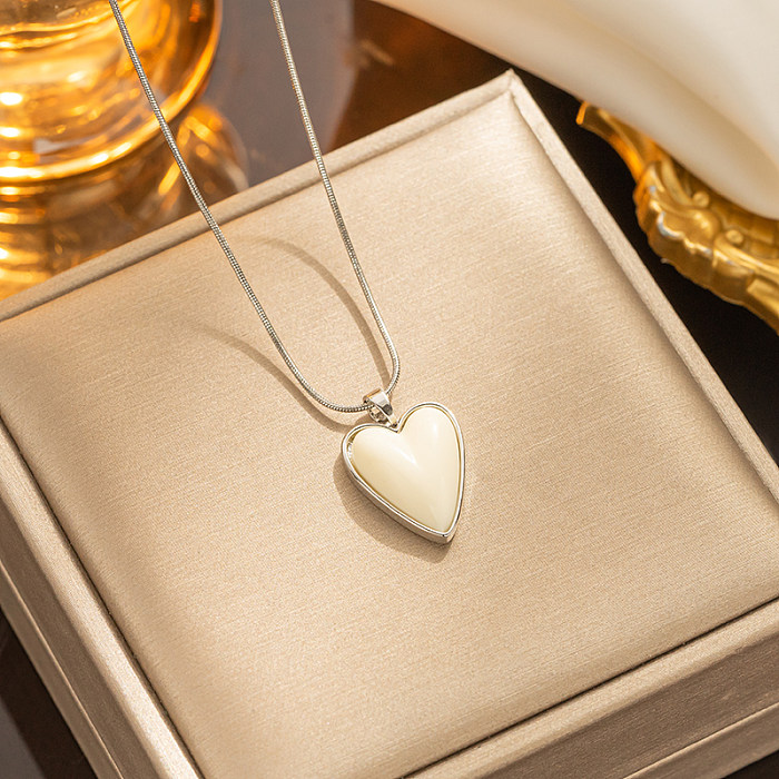 قلادة أنيقة على شكل قلب مطلية بالفولاذ المقاوم للصدأ ومطلية بالذهب عيار 18 قيراط