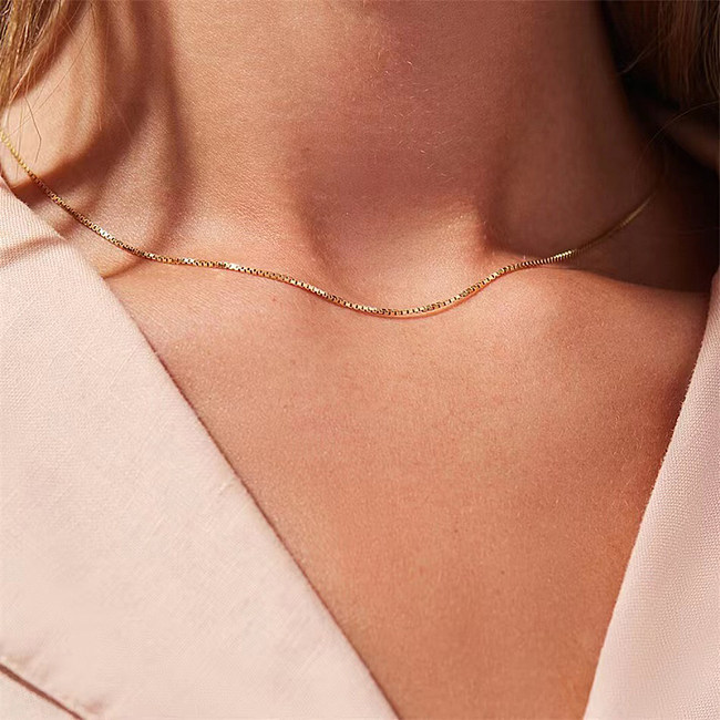 Collier plaqué or 18K de placage d'acier inoxydable de couleur unie de style simple