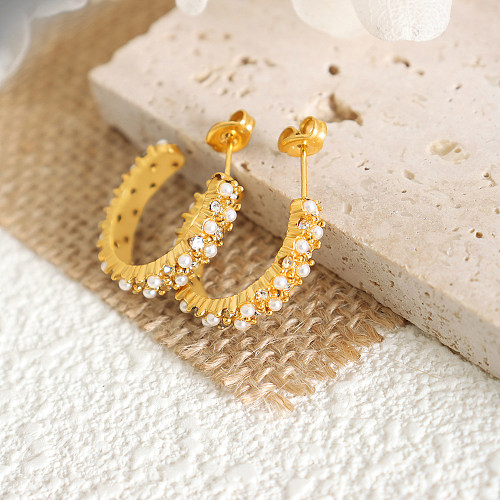 1 par de pendientes chapados en forma de C brillante de estilo Simple con incrustaciones de acero inoxidable, perlas artificiales, diamantes de imitación, pendientes chapados en oro de 18K