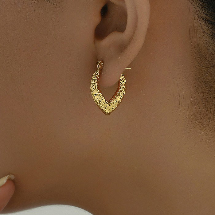 1 Paar schlichte Pendel-Ohrringe in V-Form mit unregelmäßiger Beschichtung aus Edelstahl mit 18-Karat-Vergoldung