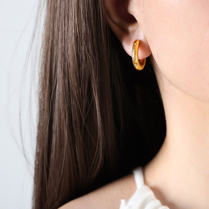 1 Paar Commute-Ohrringe mit einfarbiger Beschichtung und Inlay aus Edelstahl mit Zirkon und 18-Karat-Vergoldung
