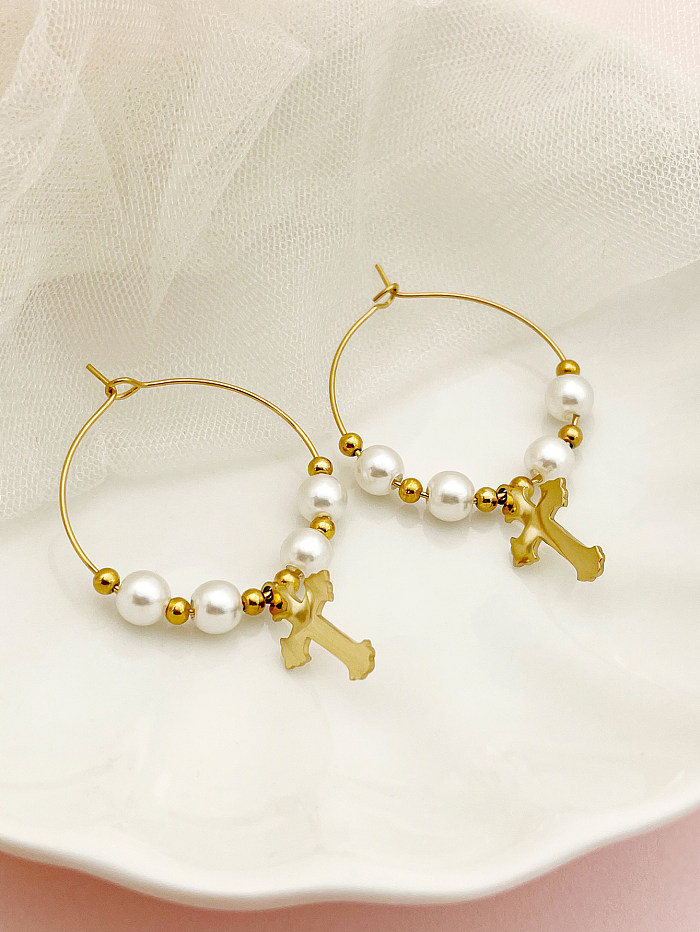 1 par de pendientes chapados en oro con perlas artificiales de acero inoxidable con incrustaciones cruzadas estilo IG