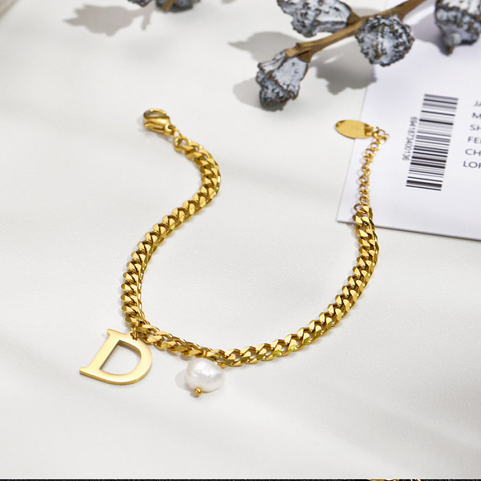 Pulsera de acero de titanio con colgante de oro de 14 quilates chapada en perlas con letra D de moda