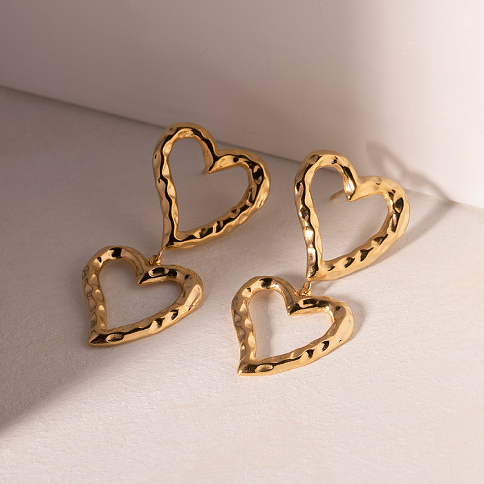 1 par estilo IG estilo simples formato de coração chapeado oco aço inoxidável 18K brincos banhados a ouro