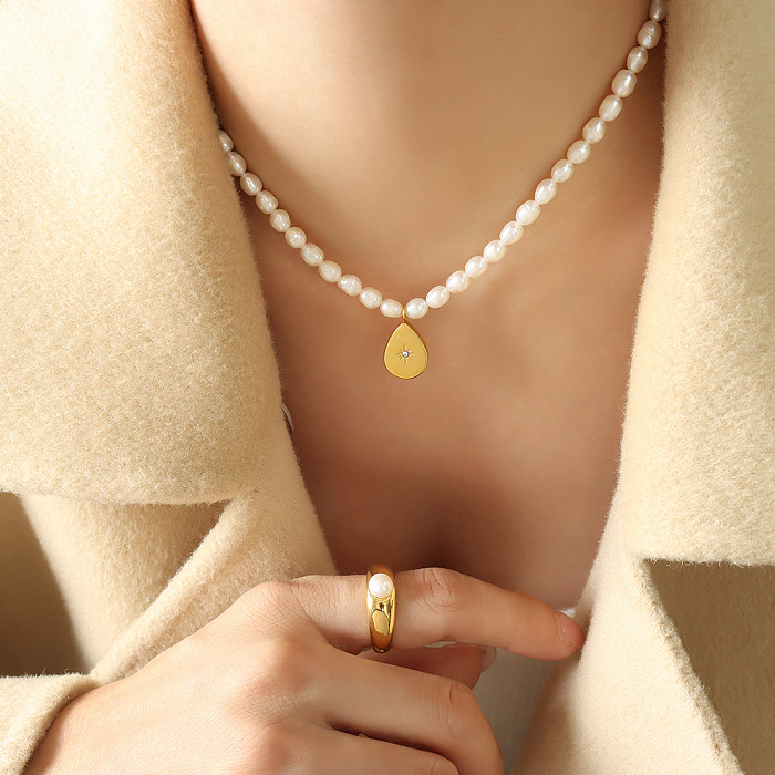 Élégant luxueux style baroque gouttelettes d'eau perle d'eau douce en acier inoxydable plaqué perles d'eau douce perle d'eau douce en acier inoxydable plaqué or 18 carats collier pendentif