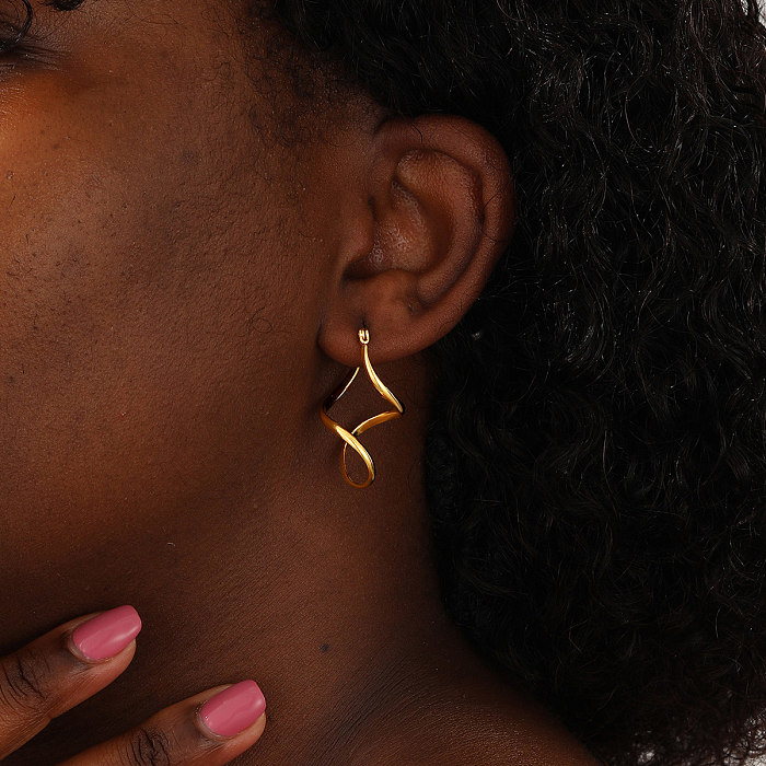 1 Paar elegante, schlichte, unregelmäßige, geometrische Ohrringe aus Edelstahl mit 18-Karat-Vergoldung