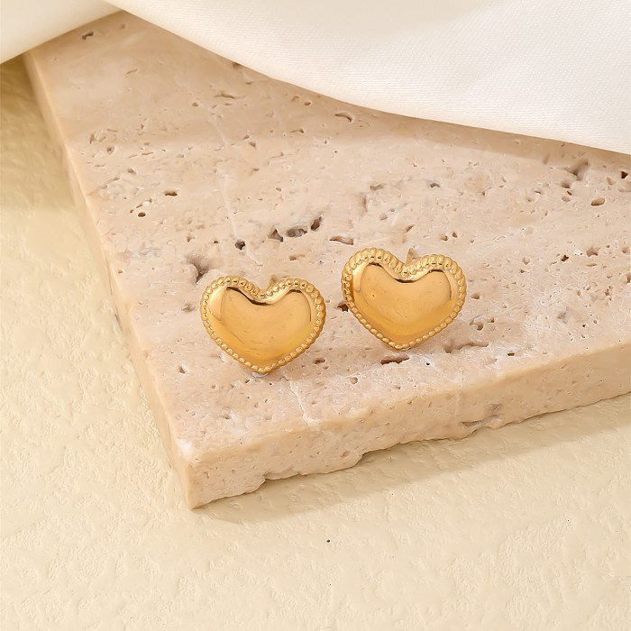 1 par de pendientes chapados en oro blanco de acero inoxidable pulido con forma de corazón de estilo Simple y bonito