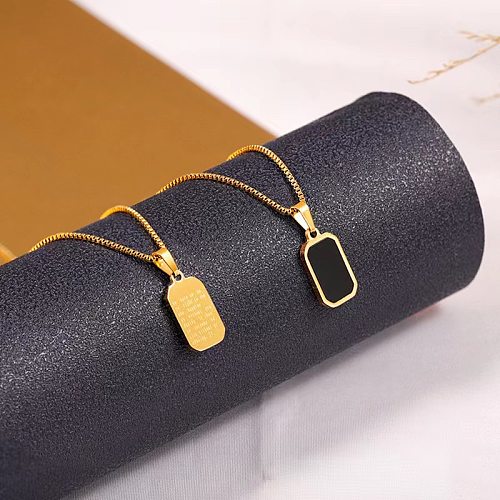 Collier pendentif plaqué émail en acier inoxydable avec lettre de style simple