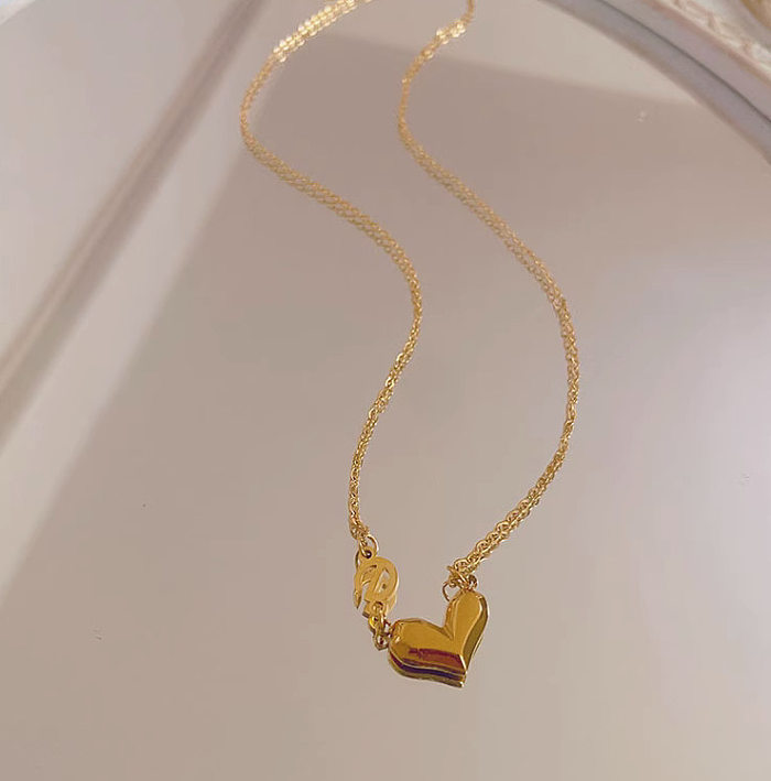 Collar chapado en oro de 18 quilates con revestimiento de acero inoxidable con forma de corazón y letra de estilo simple y elegante