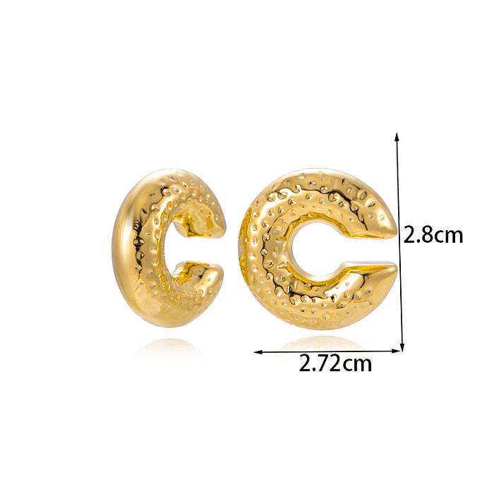 زوج واحد من أصفاد الأذن المطلية بالذهب عيار 1 قيراط المصنوعة من الفولاذ المقاوم للصدأ المطلية بالذهب عيار 18 قيراط، بتصميم بسيط على شكل حرف C