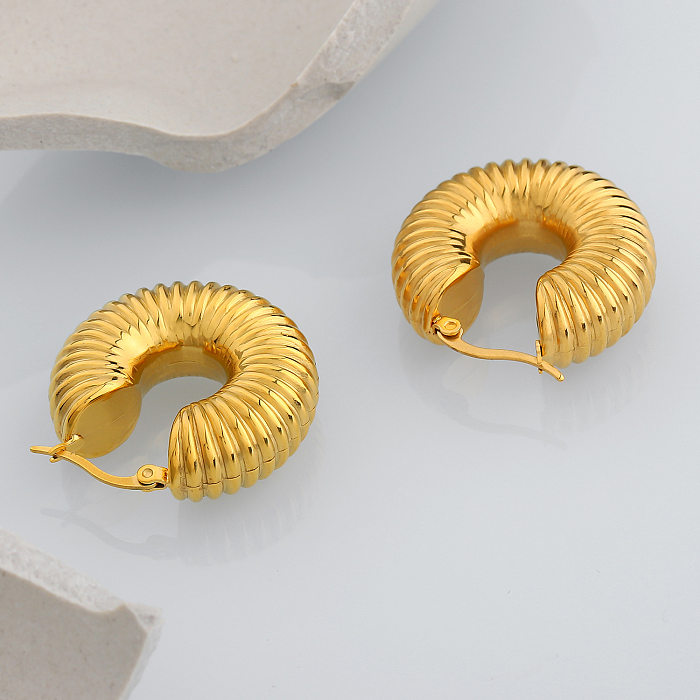 Pendientes chapados en oro con forma de tubería de agua de acero inoxidable a la moda al por mayor