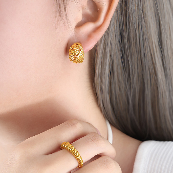 1 Pair Modern Style Simple Style C Shape Solid Color Plating Stainless Steel 18K Gold Plated Ear Studs