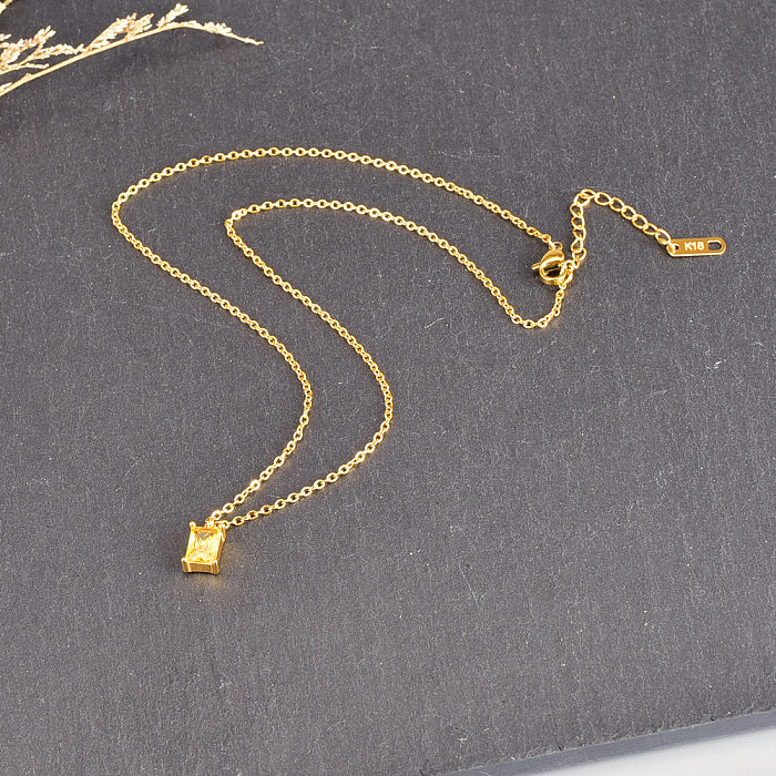 Collar chapado en oro de acero inoxidable con colgante de esmeralda cuadrado simple